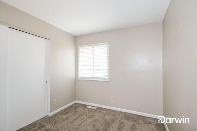 Building Photo - 1570 Bluefield Dr