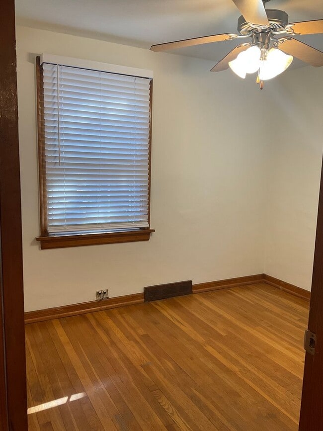 Building Photo - 207 W Hwy 50