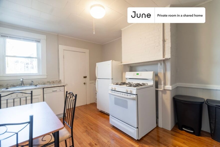 Building Photo - Room in Shared 4 bed/1 bath home