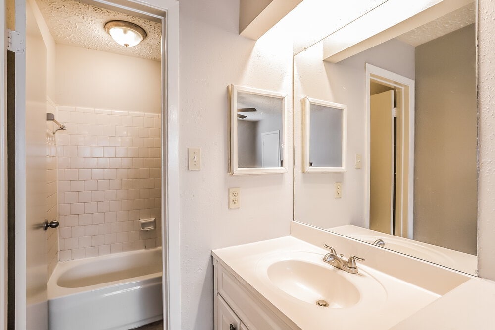 Building Photo - 14214 Bateau Dr