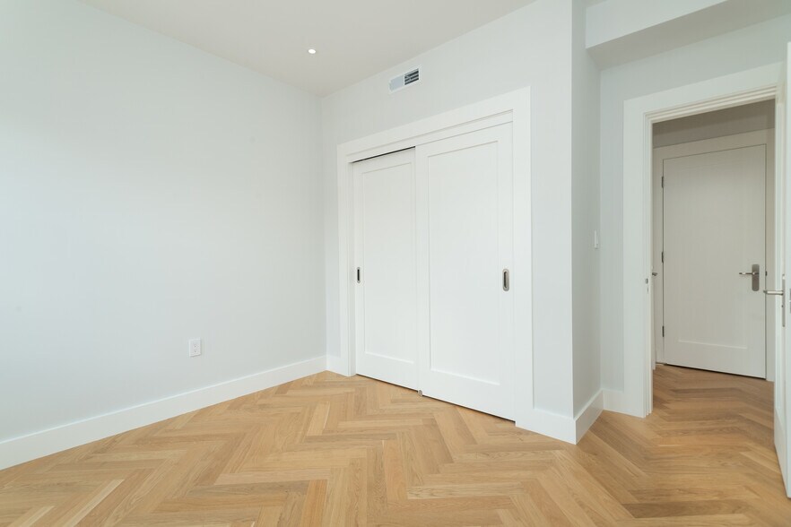 Building Photo - 18 Forest St