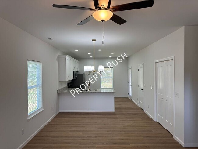 Building Photo - 1852 Wilberforce St