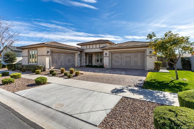 Building Photo - 10627 E Tumbleweed Ave