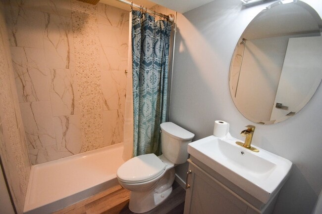 Building Photo - Updated 3 Bed 1.75 bath home in quiet location