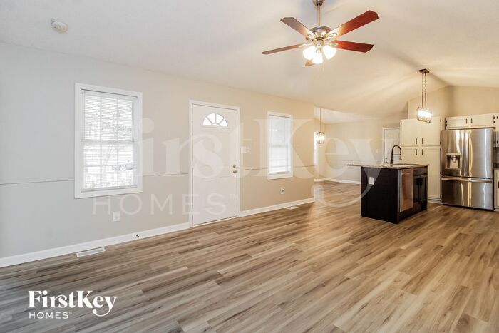 Building Photo - 2111 Priya St
