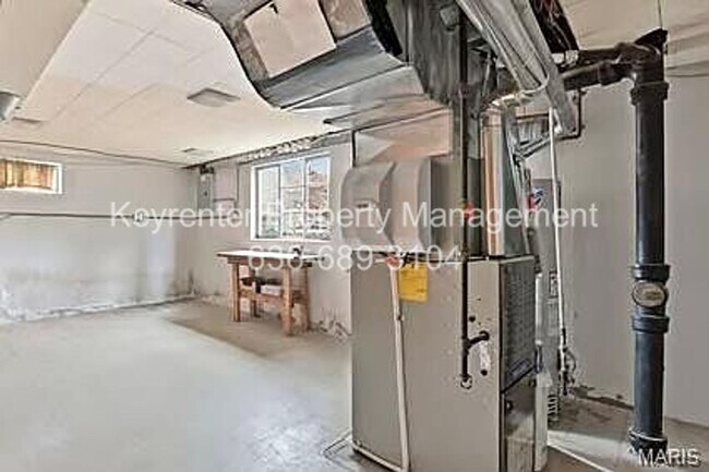 Building Photo - Spacious Updated 3-Bedroom Home in Prime Location