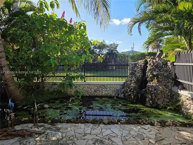 Building Photo - 301 SW 5th St