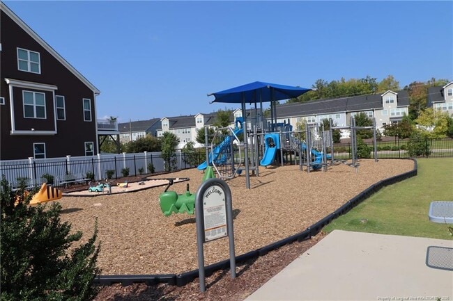 Building Photo - 1245 Russet Ln