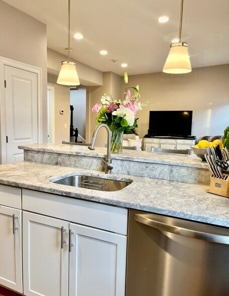 Building Photo - 236 E St