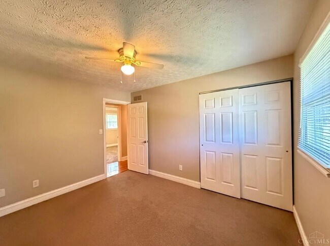 Building Photo - 6862 N Windwood Dr
