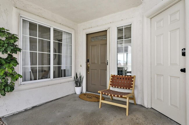 Building Photo - 699 Vista Lago Cir N