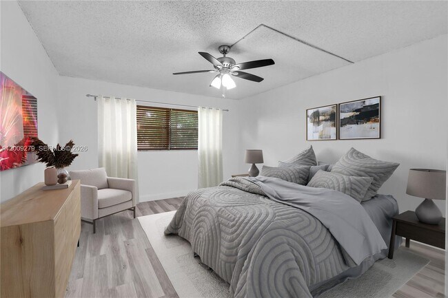 Building Photo - 8513 Old Country Manor