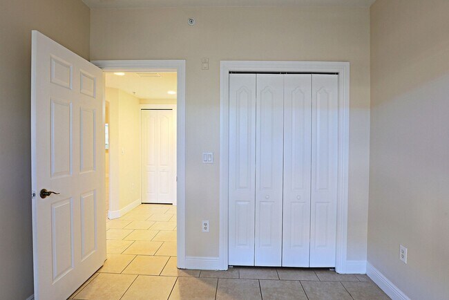 Building Photo - Villas at Venezia 4175-206