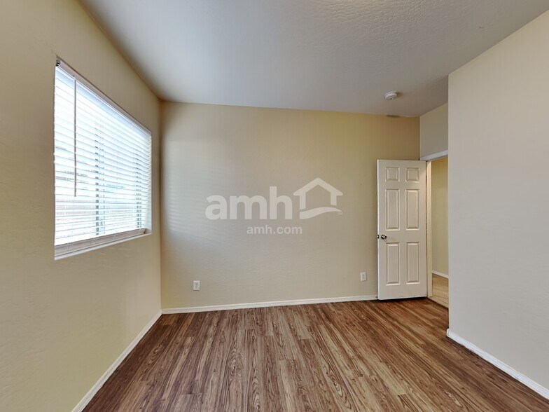 Building Photo - 8220 W Forest Grove Ave