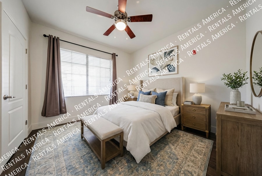 Building Photo - 5302 E Van Buren St