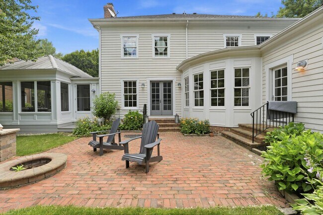 Building Photo - 7273 Berkley Square S