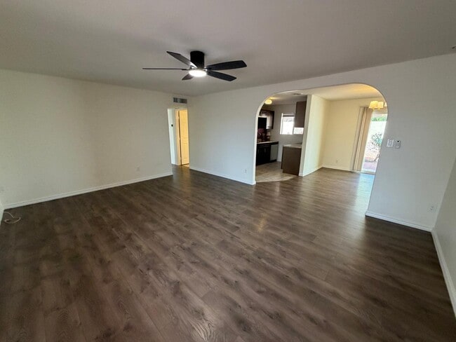 Building Photo - 1244 E Susan Ln