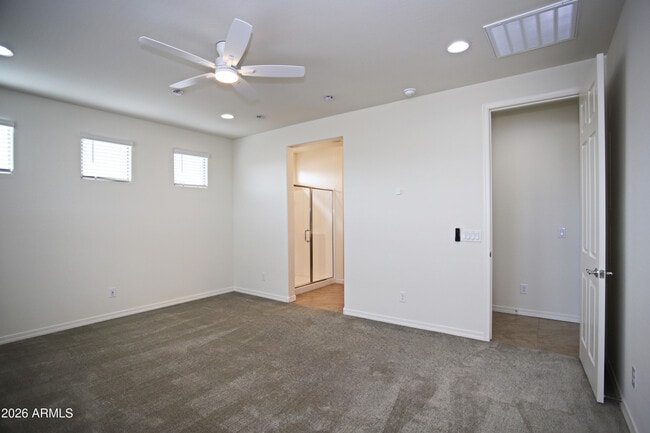 Building Photo - 815 W Finch Dr