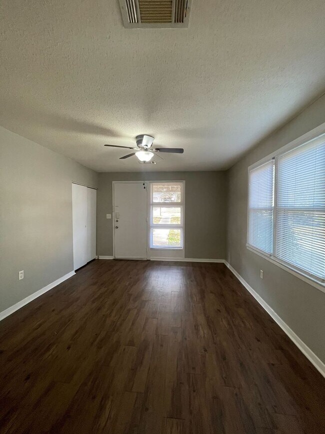 Building Photo - 1133 Beechdale Rd