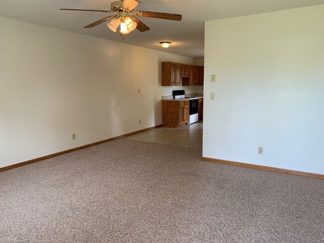 Building Photo - 2 br, 1.5 bath Duplex - 9 Gifford St Apt 1