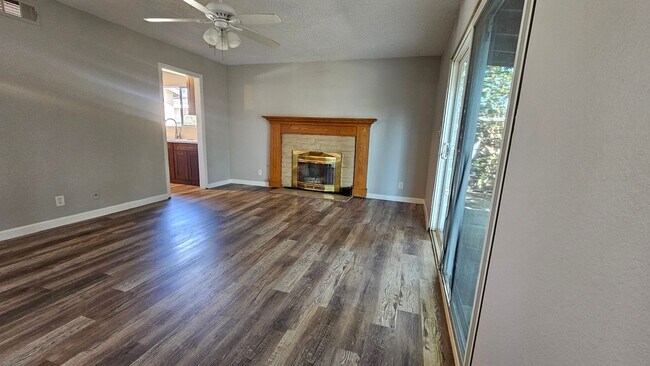 Building Photo - 3 bedroom 2 bath House in Escondido