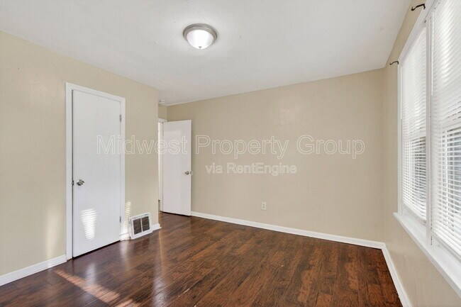 Building Photo - 224 S Harvey Ave