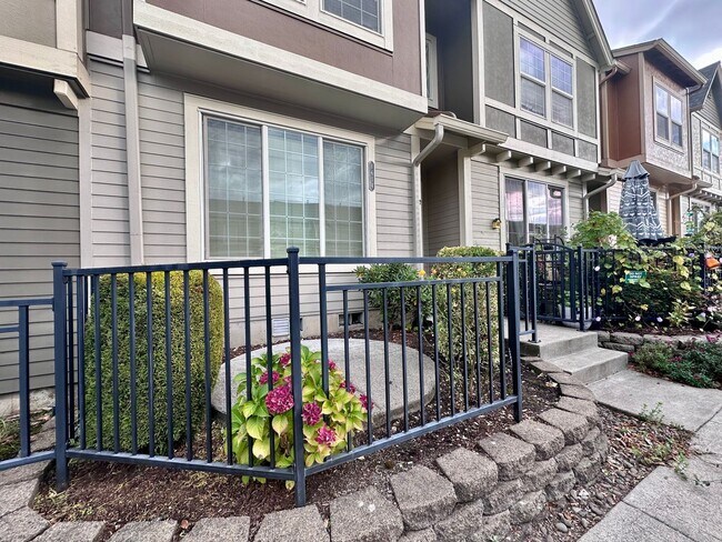 Building Photo - 1/2 off first months rent!! | Modern Comfort Meets Convenience in Beaverton Townhouse 2 Bed 2.5 B...
