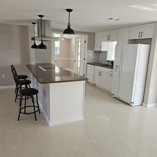 Building Photo - 6815 Anchor Way