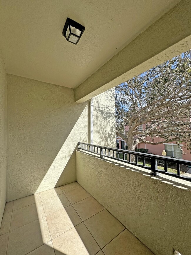 Building Photo - 140 SW Peacock Blvd