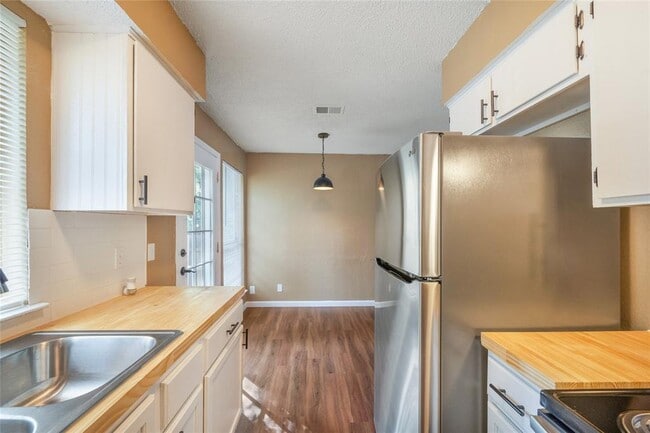 Building Photo - 5412 Atascosa Dr