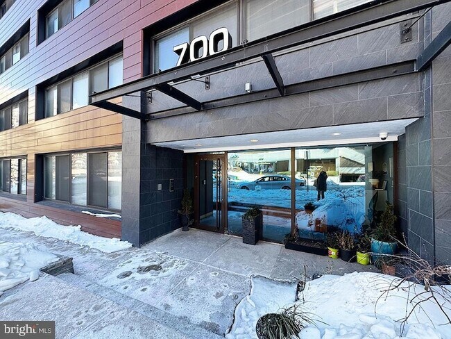 Building Photo - 700 Roeder Rd