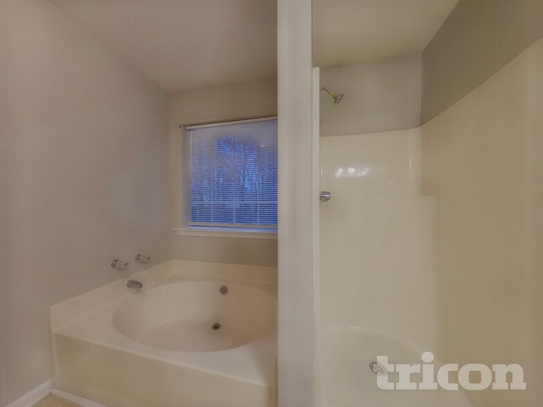 Building Photo - 41 Collins Way