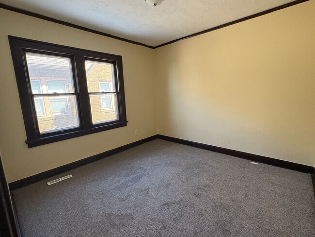 Building Photo - Home for Rent Northwest Rockford