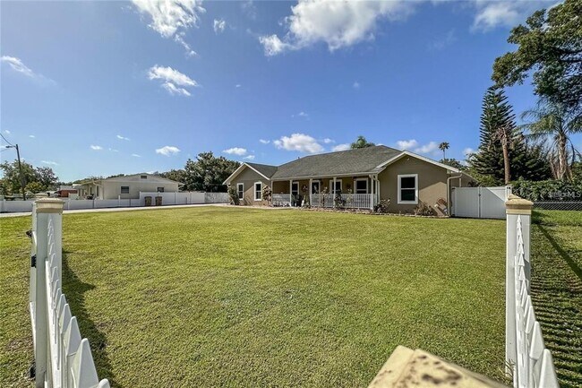 Building Photo - 5572 Myakka Ave