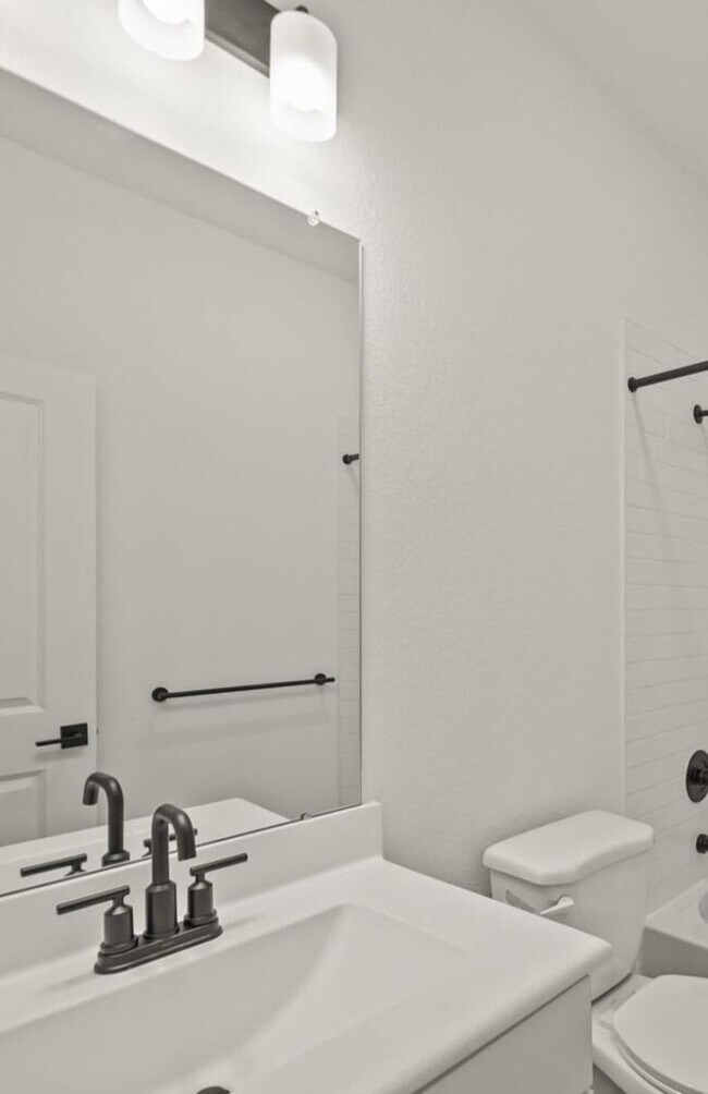 Building Photo - Newly constructed 3BR House beside Angel L...