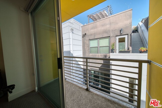 Building Photo - 2205 Selig Dr