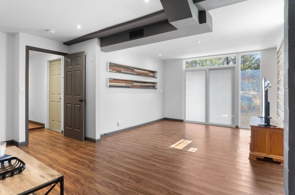 Building Photo - 3703 Valley Ridge Dr