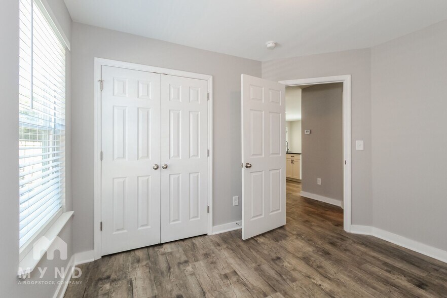 Building Photo - 10 Willowridge Ln