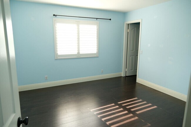 Building Photo - 16 Villager