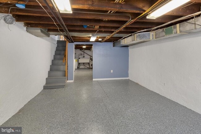 Building Photo - 2637 E Madison St