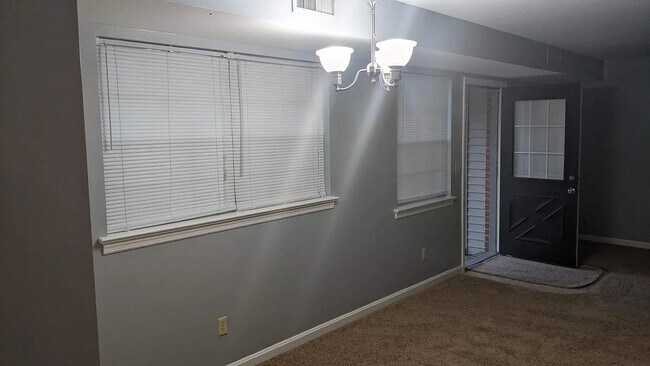 Building Photo - Quiet 1 Bedroom Convenient to Hershey Med and Attractions