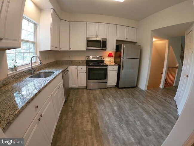 Building Photo - 2028 Madrillon Springs Ct