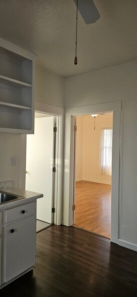 Building Photo - 609 E Main St