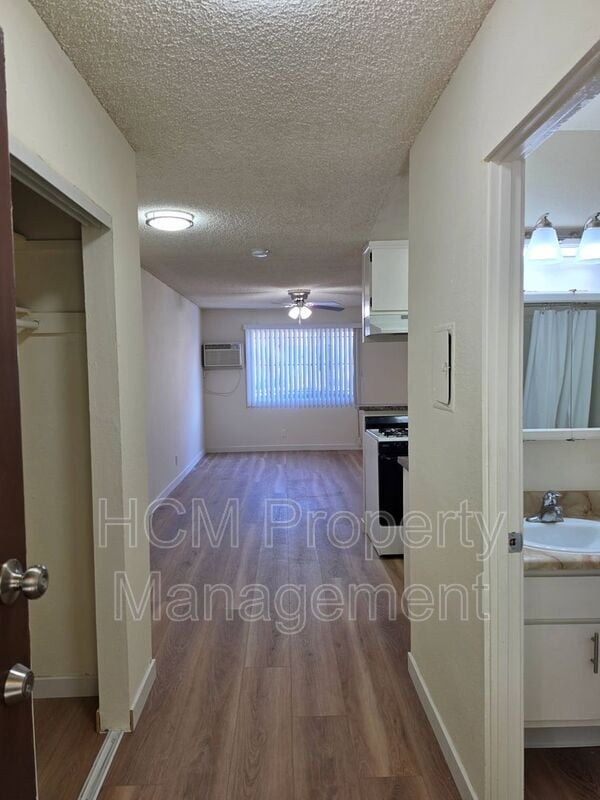 Building Photo - 9216 Van Nuys Blvd