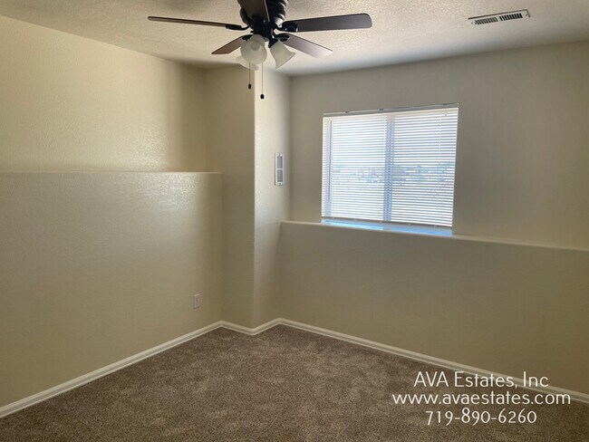 Building Photo - 689 E Laporte Dr