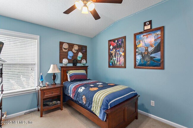 Building Photo - 129 Thornloe Dr