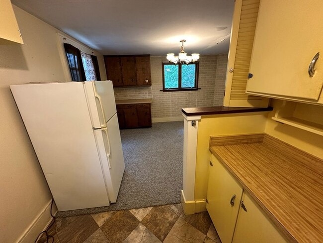 Building Photo - 116 W 2nd St