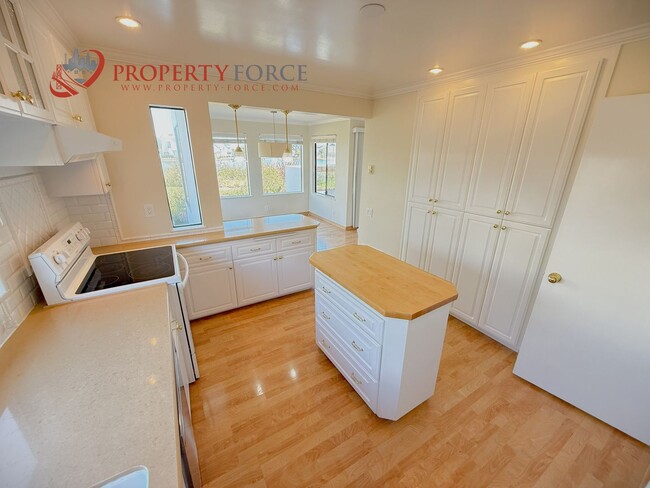Building Photo - 870 Balboa Ln