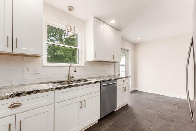 Building Photo - 336 E Weisheimer Rd