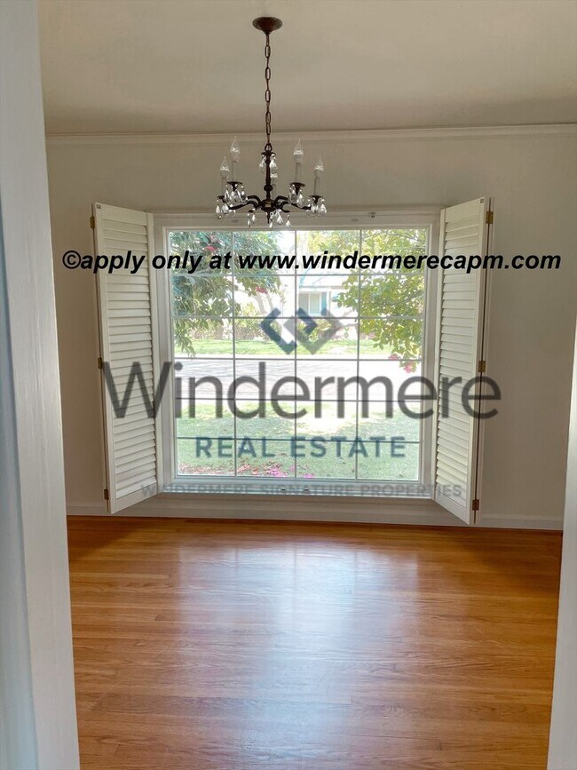 Building Photo - Charming Upper Land Park Home with Vintage...